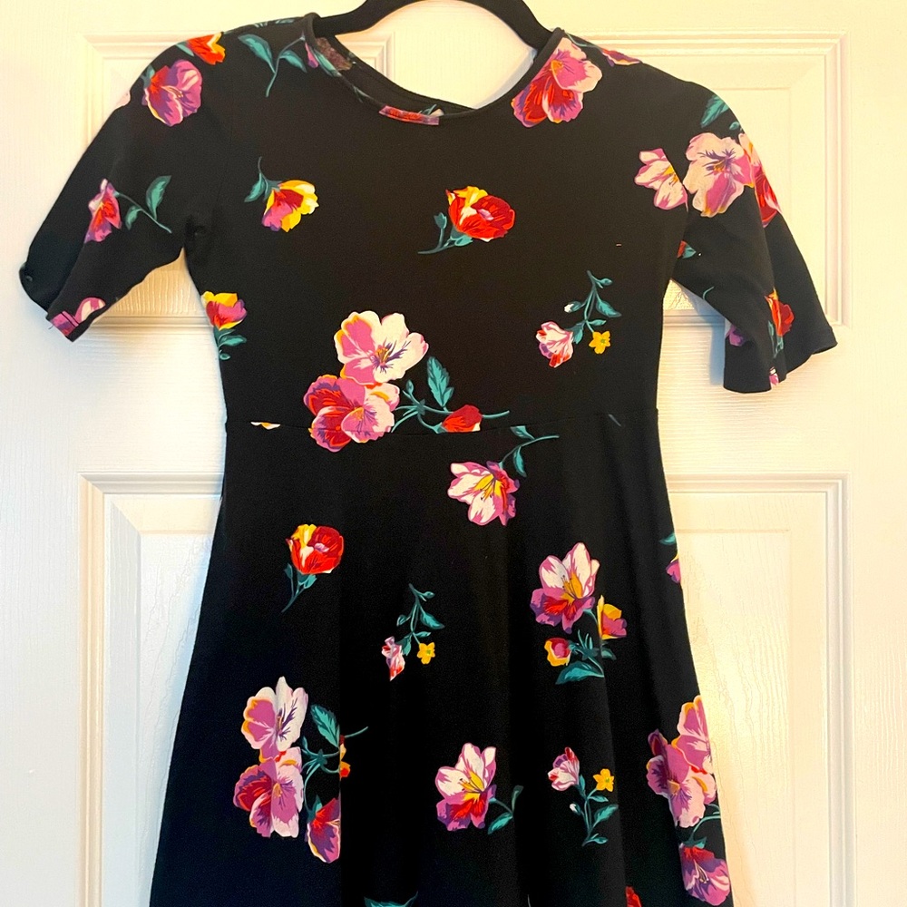 Old Navy girls fit and flare floral skater dress. Girls size L (10-12)